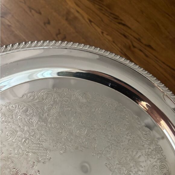 Pair of vintage silver plate round serving bar trays 15” William Rogers - Picture 2 of 6
